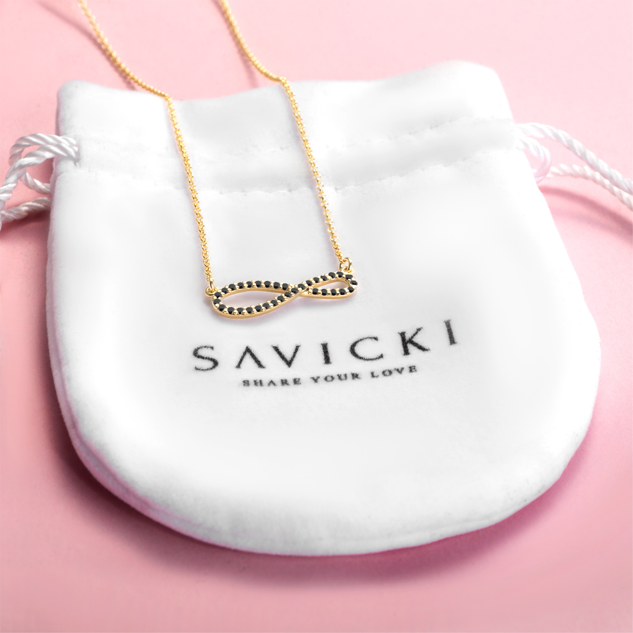 Naszyjnik celebrytka nieskończoność Savicki: złoty, czarne diamenty
