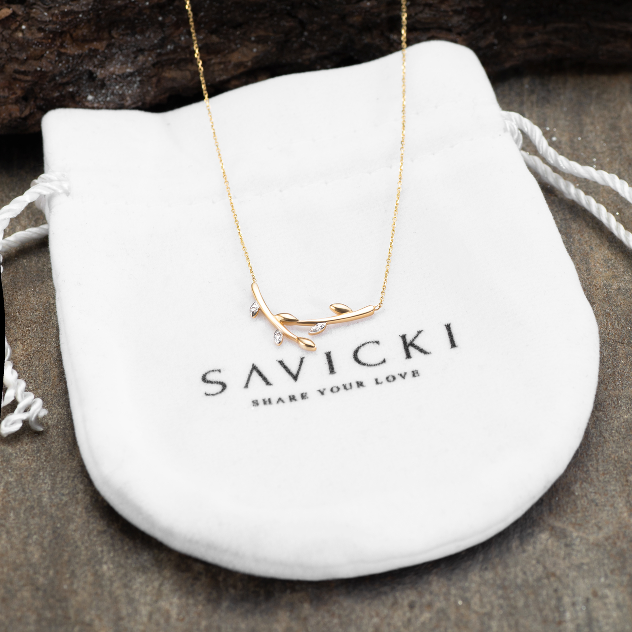 Naszyjnik liść Savicki: złoty, diamenty