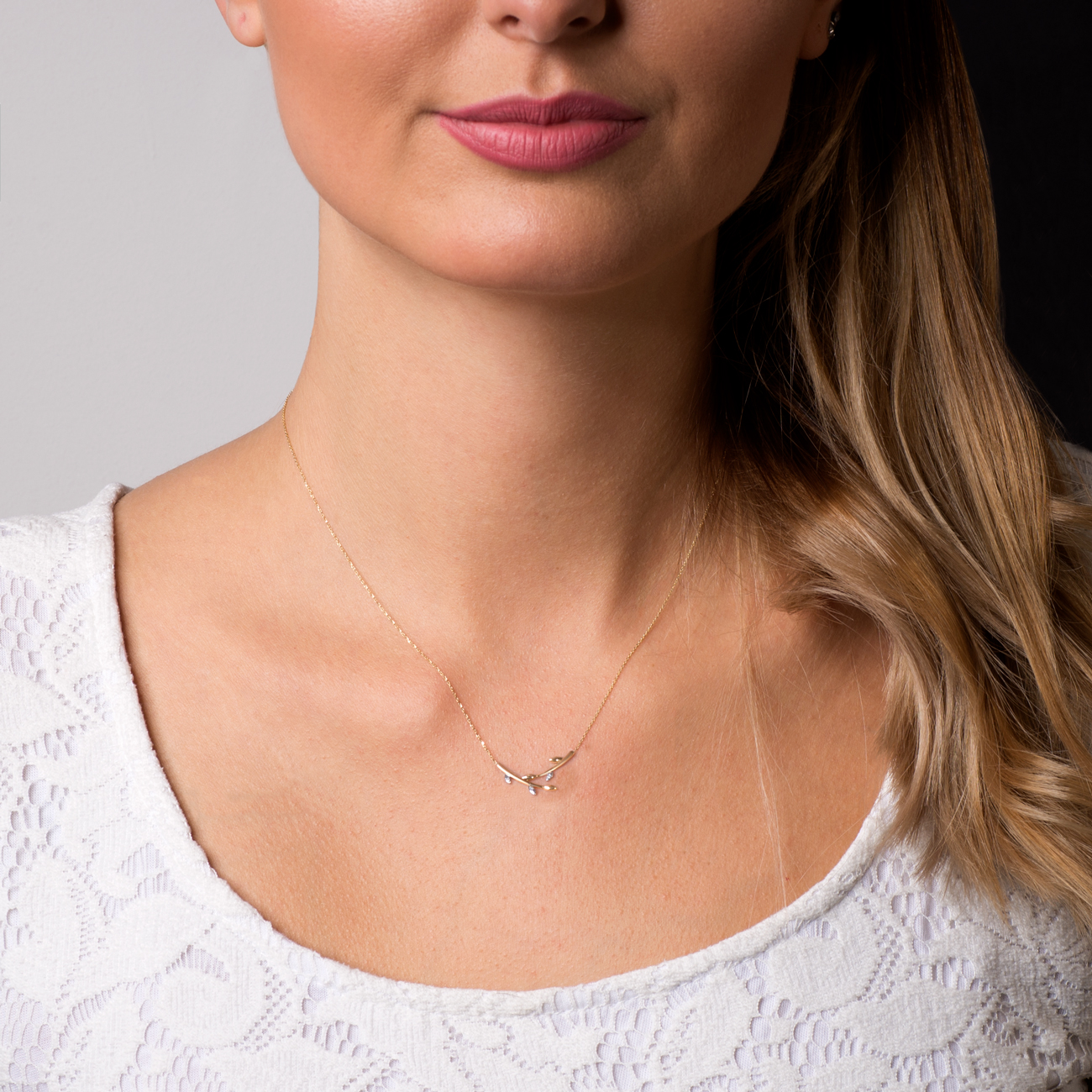 Naszyjnik liść Savicki: złoty, diamenty