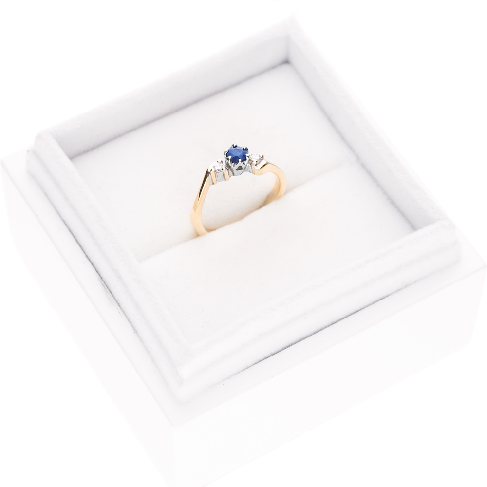 Pierścionek zaręczynowy SAVICKI: dwukolorowe złoto, niebieski szafir