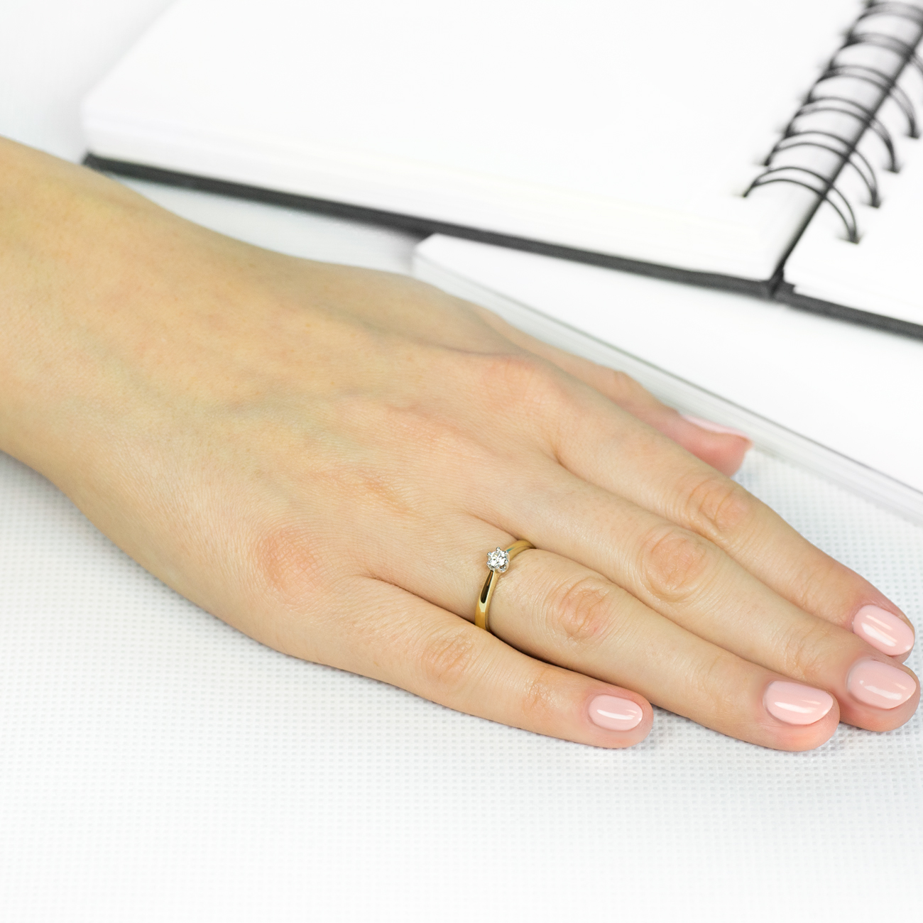 Pierścionek zaręczynowy SAVICKI: dwukolorowe złoto, diament