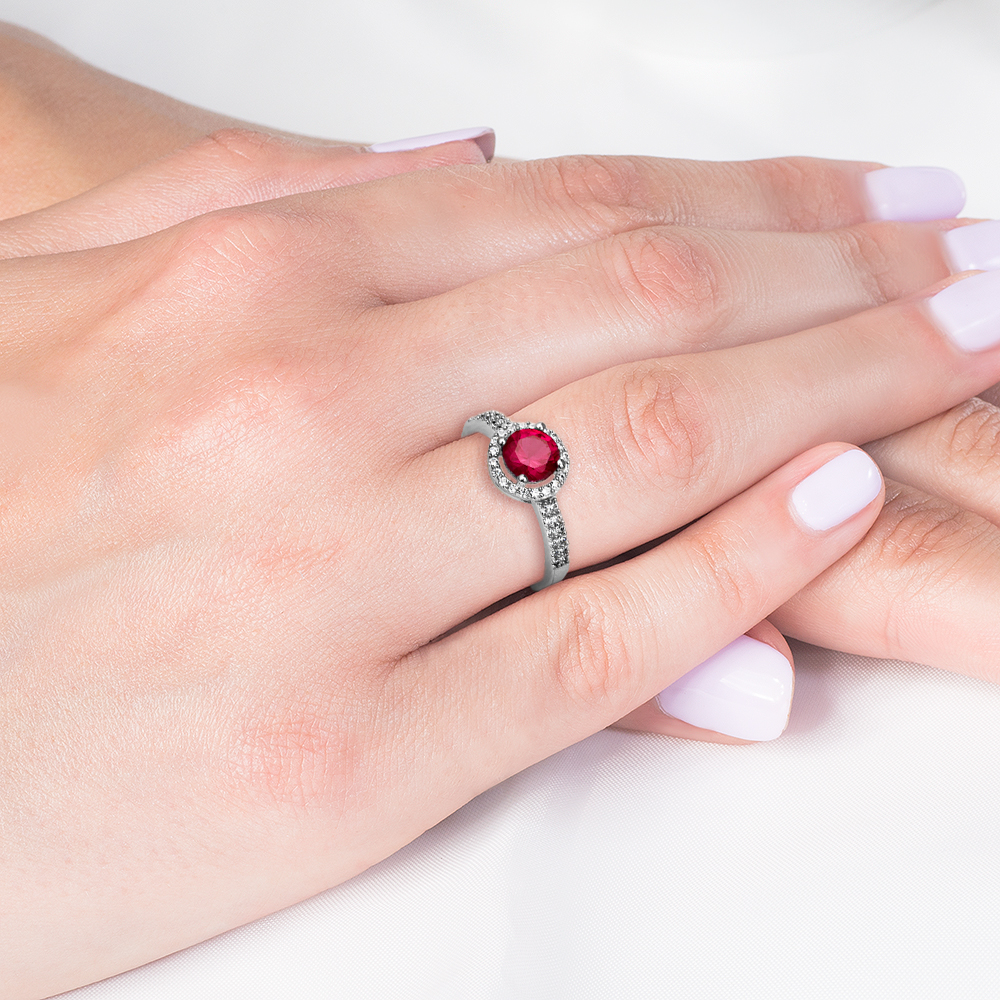 Pierścionek Red Passion: białe złoto, rubin