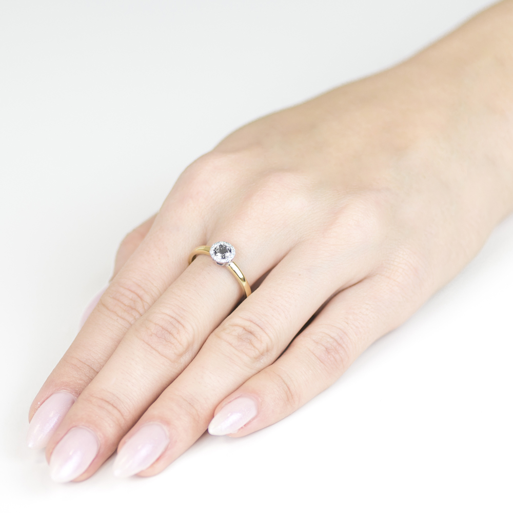 Pierścionek zaręczynowy SAVICKI: dwukolorowe złoto, biały szafir - 5