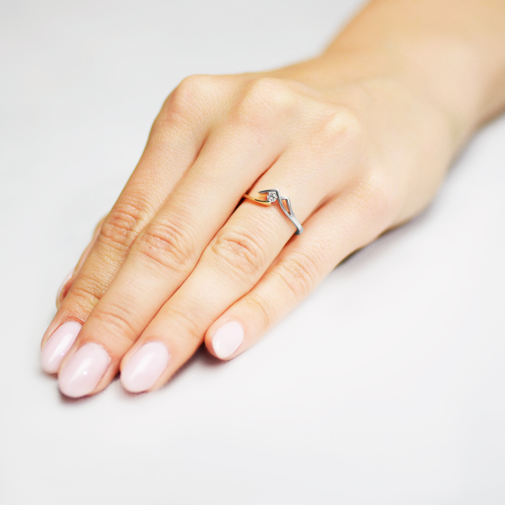 Pierścionek zaręczynowy SAVICKI: dwukolorowe złoto, diament