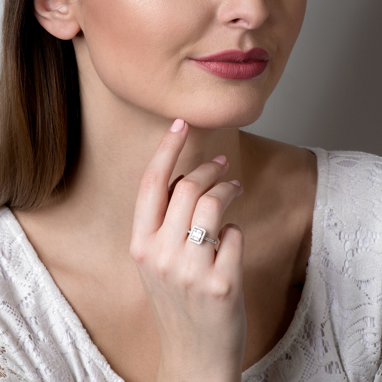 Pierścionek zaręczynowy SAVICKI: białe złoto, diamenty