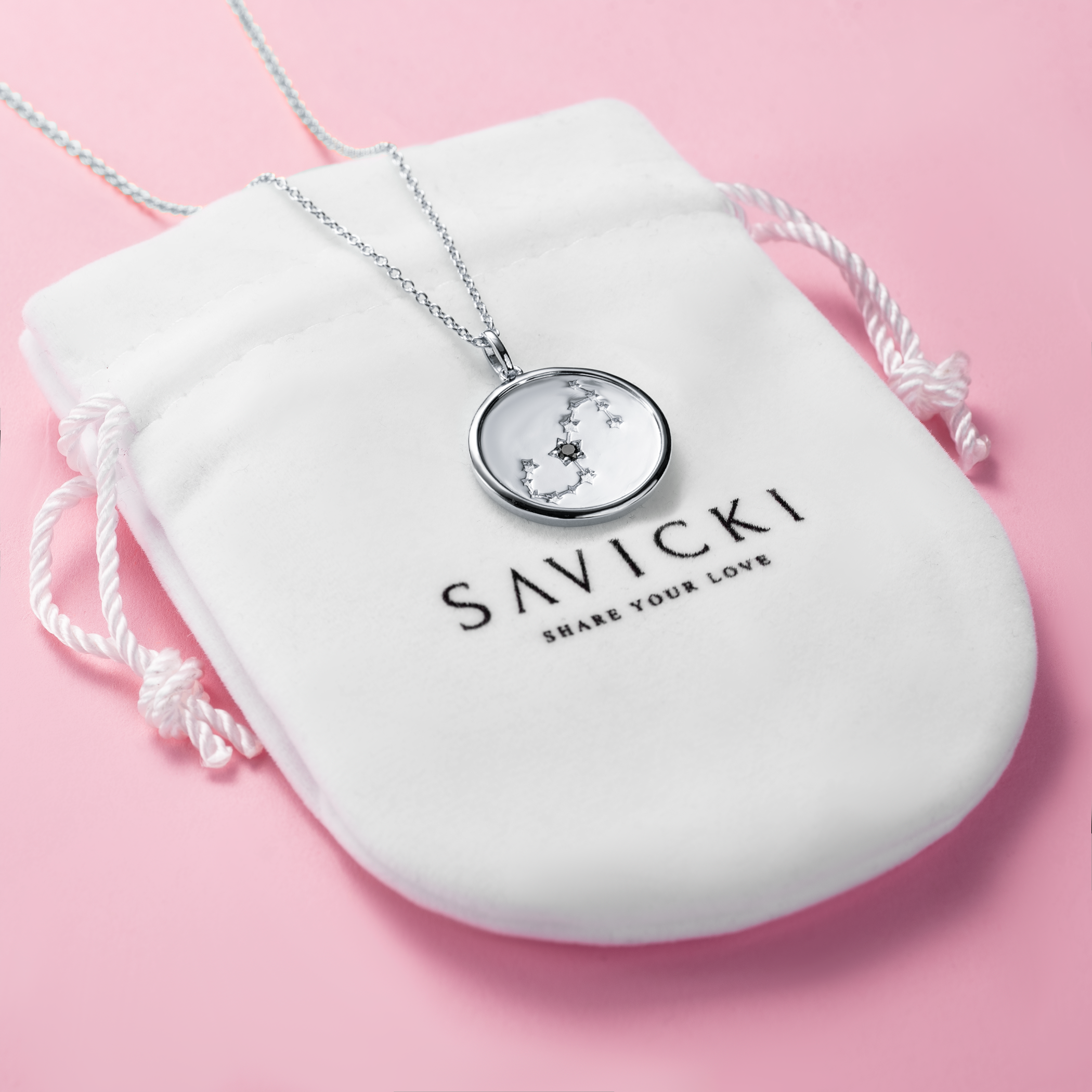 Naszyjnik znak zodiaku skorpion Savicki: srebrny, czarny diament