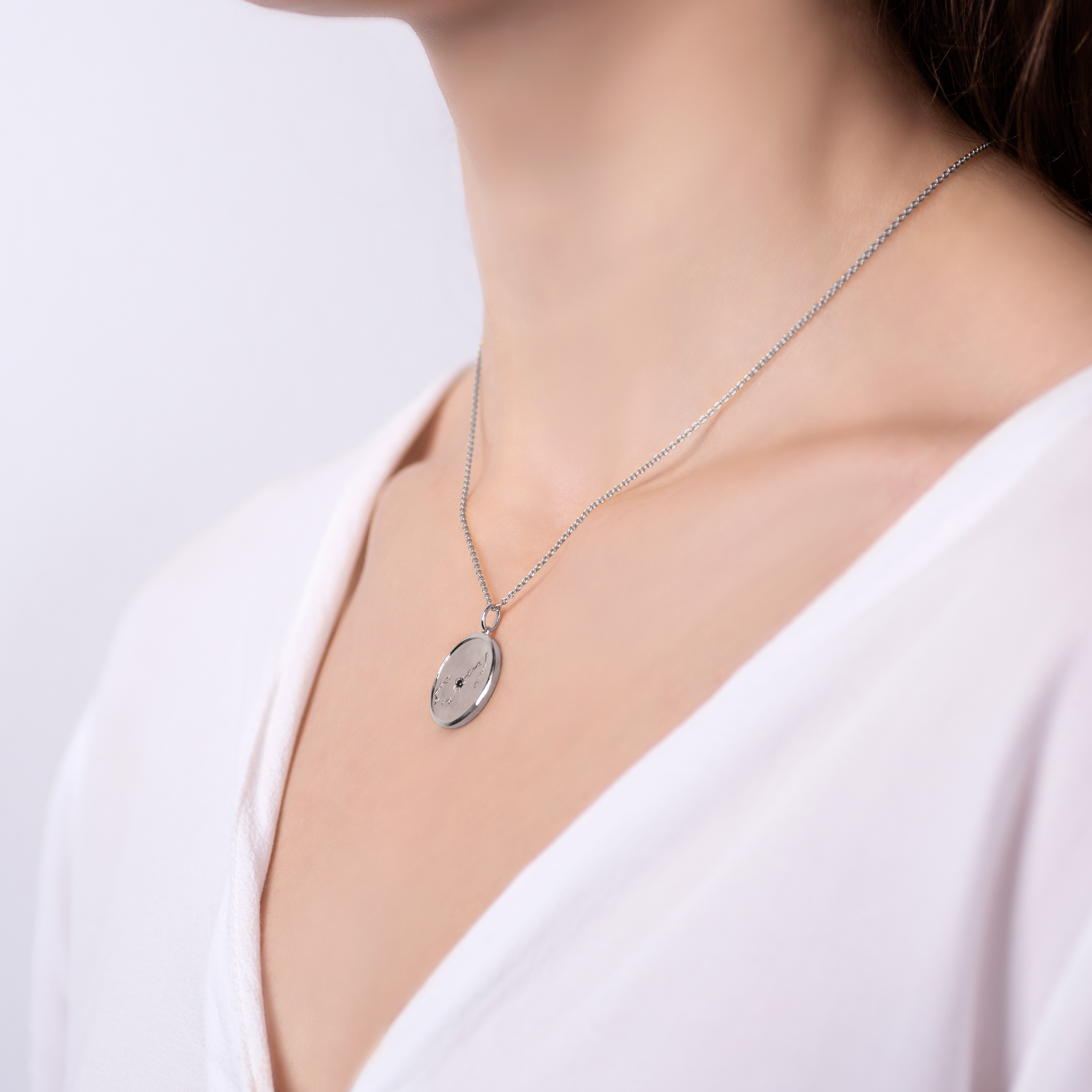 Naszyjnik znak zodiaku skorpion Savicki: srebrny, czarny diament