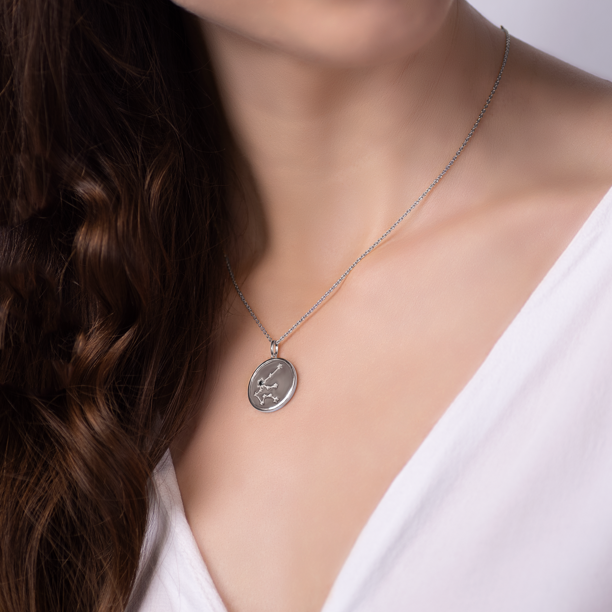 Naszyjnik znak zodiaku wodnik Savicki: srebrny, czarny diament