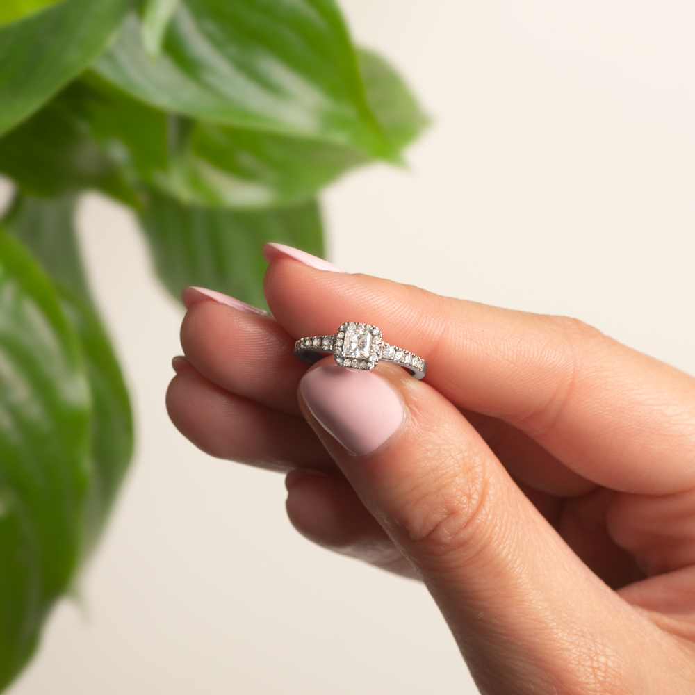 Pierścionek zaręczynowy SAVICKI: białe złoto, diament