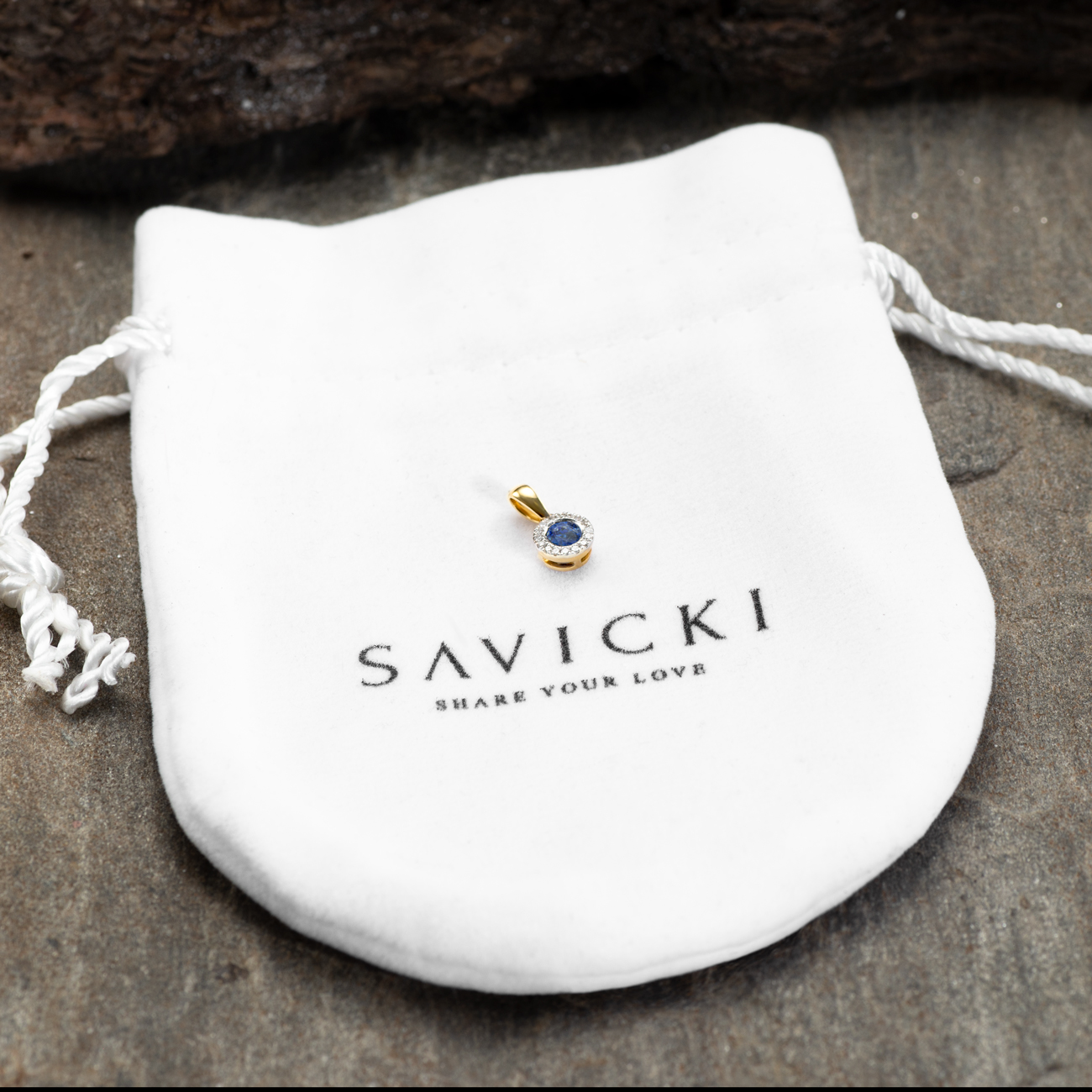 Zawieszka Savicki: złota, diamenty, niebieski szafir