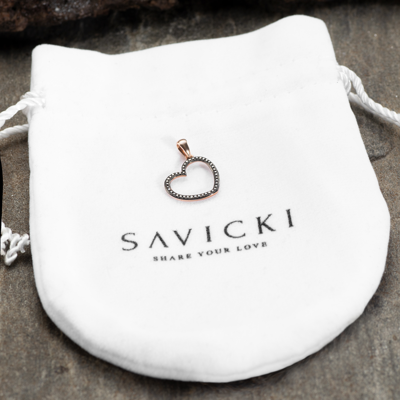 Zawieszka serce Savicki: różowe złoto, czarne diamenty