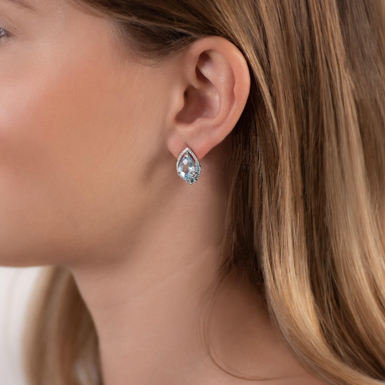 Kolczyki łezki Rainbow: białe złoto, topazy, diamenty