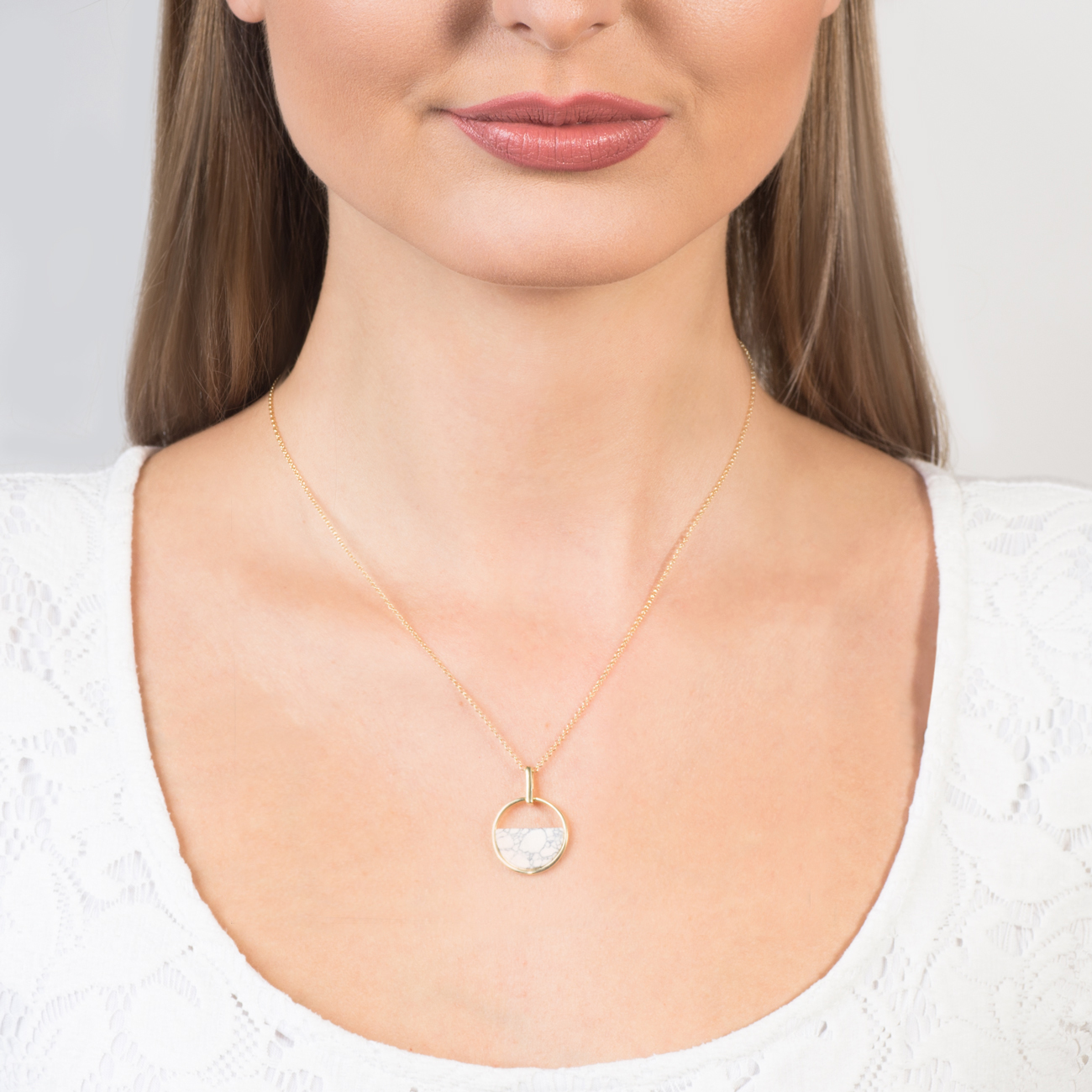 Naszyjnik Savicki: srebrny pozłacany, howlit