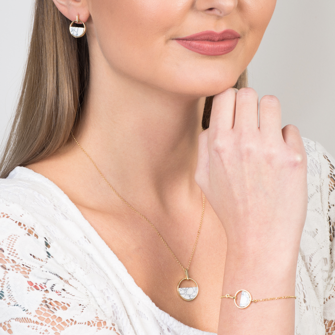 Naszyjnik Savicki: srebrny pozłacany, howlit