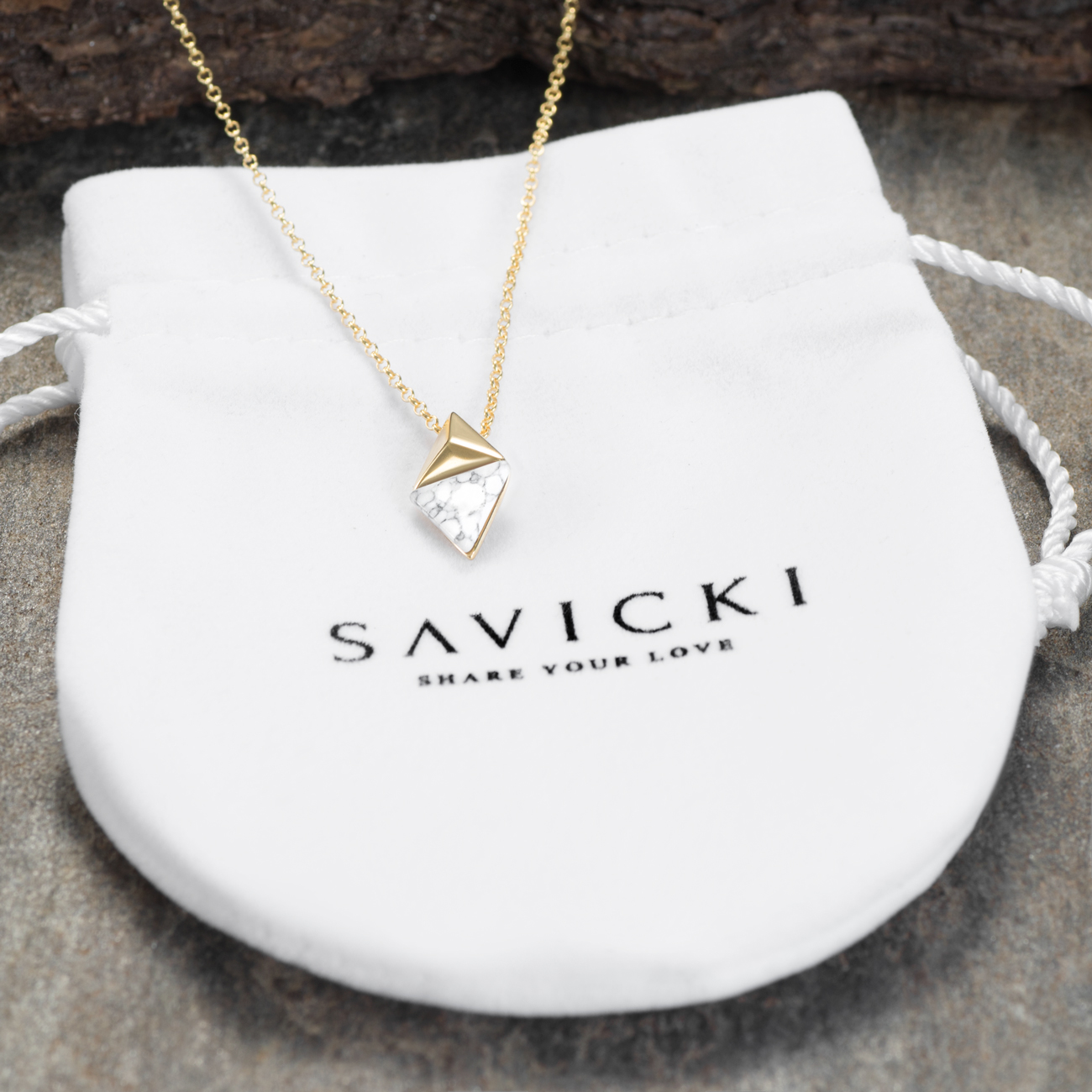 Naszyjnik SAVICKI: srebrny pozłacany, howlit