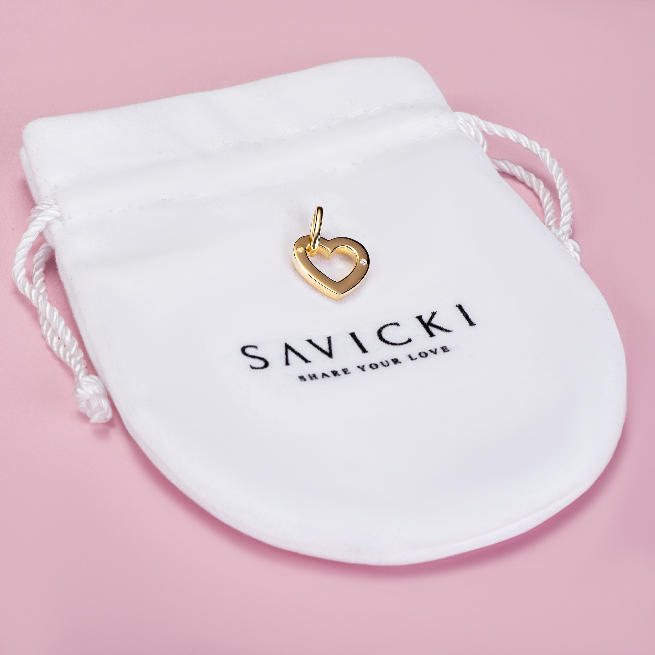 Zawieszka serce Engrave: srebrna pozłacana, biały szafir, grawer