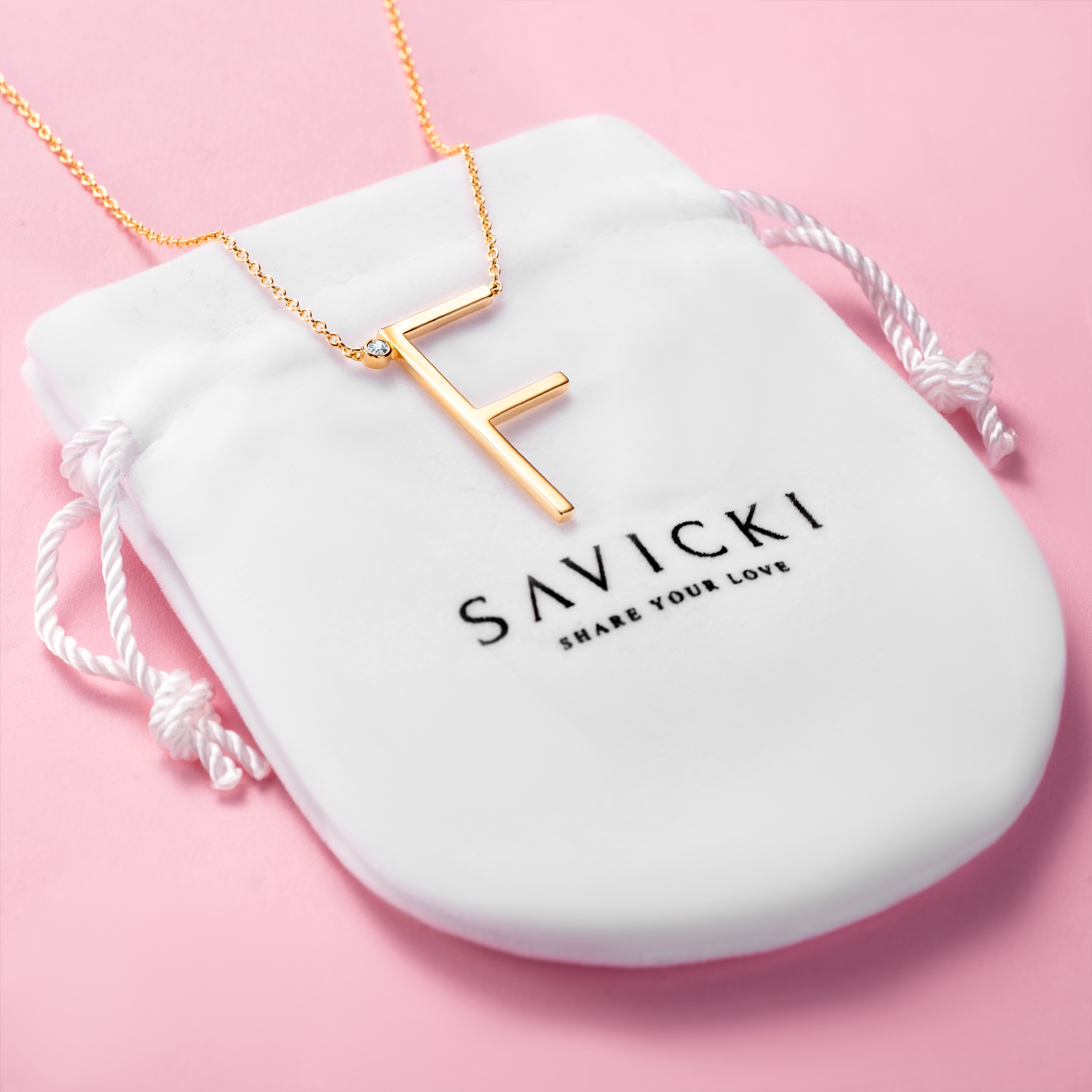 Halskette Kette mit Anhänger  Buchstabe F Savicki: Silber Vergoldet, Weißer Saphir