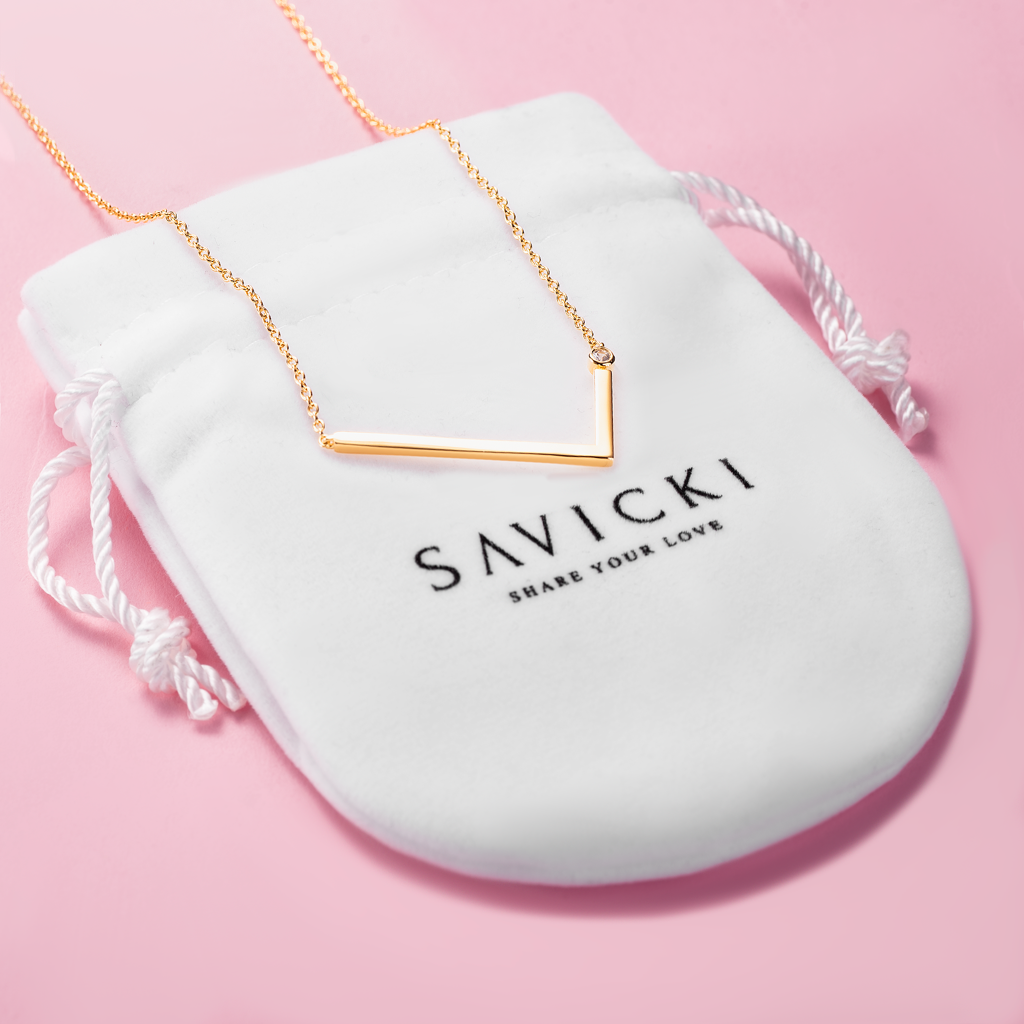 Halskette Kette mit Anhänger  Buchstabe L Savicki: Silber Vergoldet, Weißer Saphir