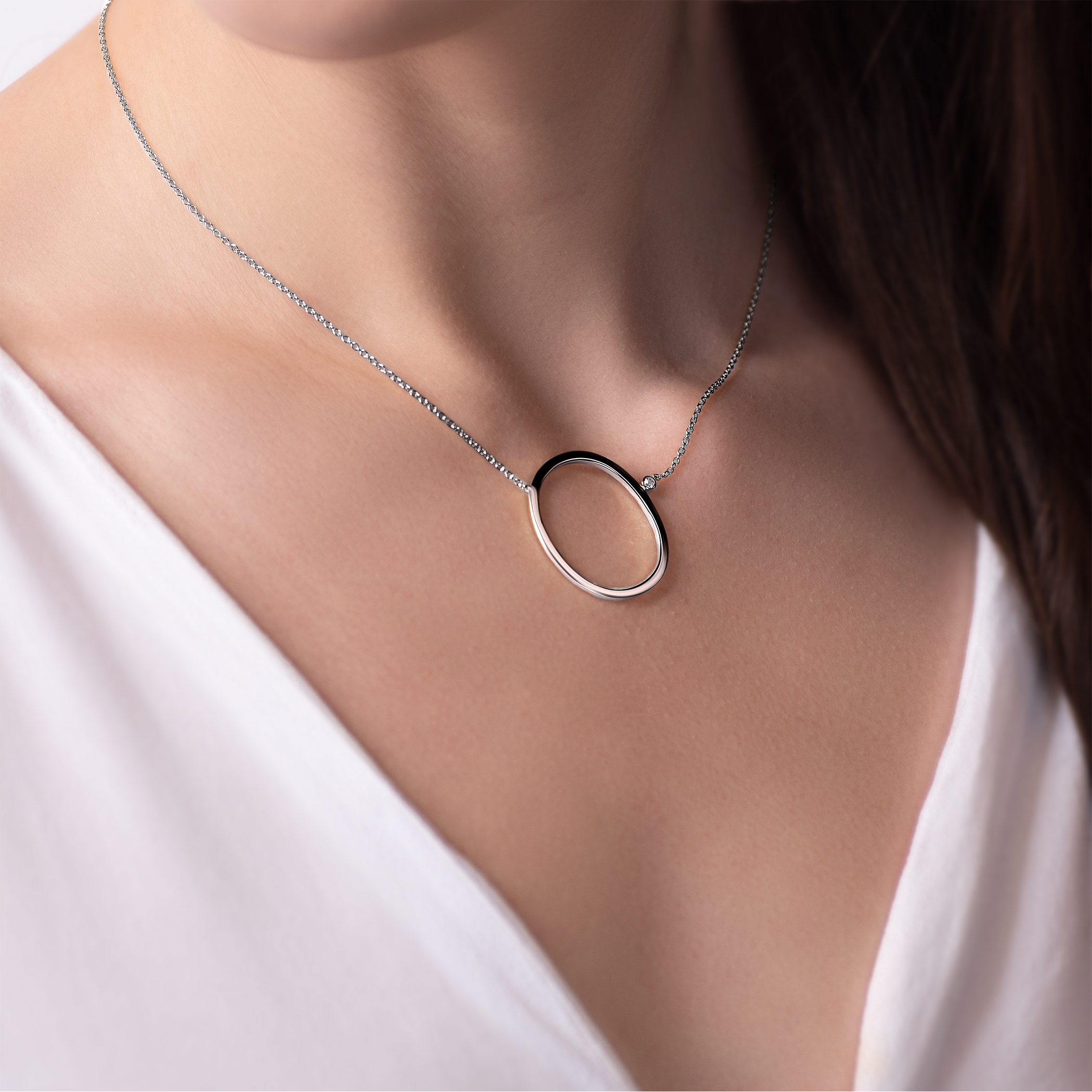 Naszyjnik litera O srebrny z białym szafirem 0.04ct 45 cm - 5