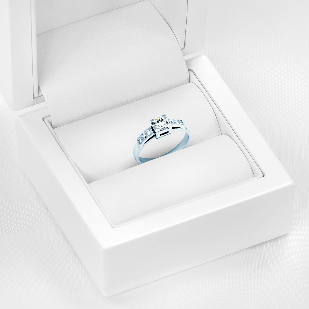 Pierścionek Platinium: platyna, diamenty