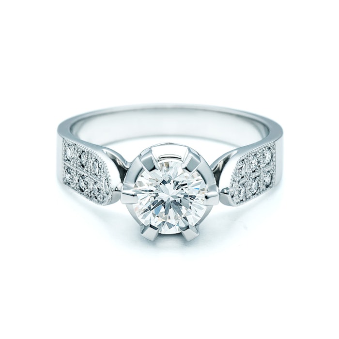 Platinium Collection | Side-Stone Ring: platinum, diamond