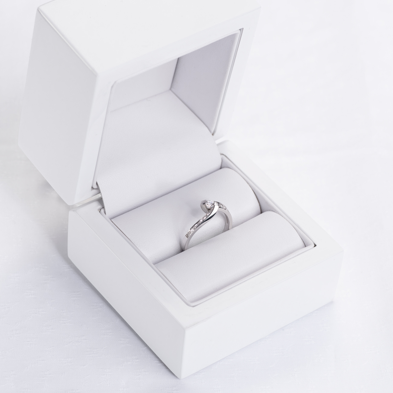 Verlobungsring Savicki: Weißgold, Diamanten