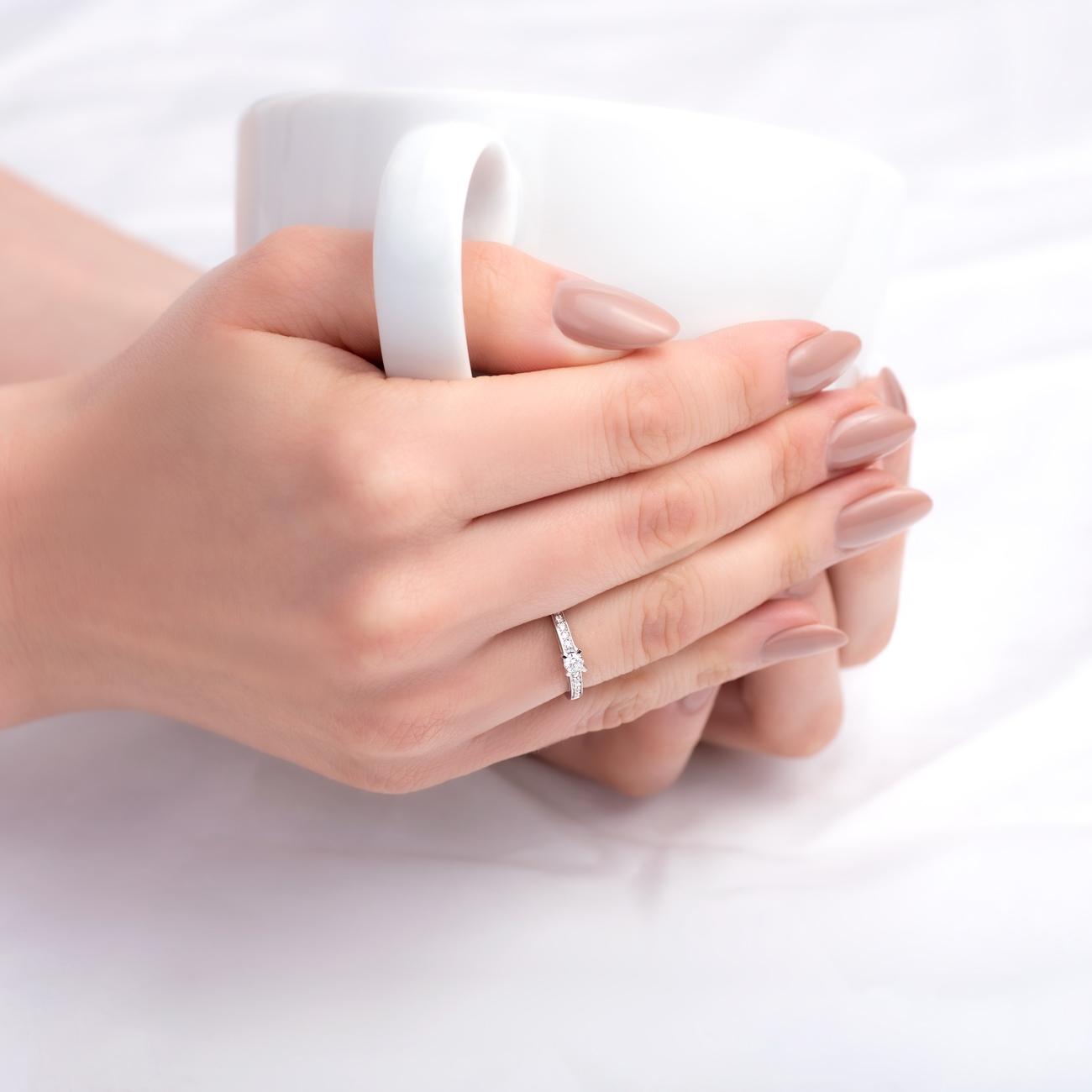 Pierścionek zaręczynowy SAVICKI: białe złoto, diamenty