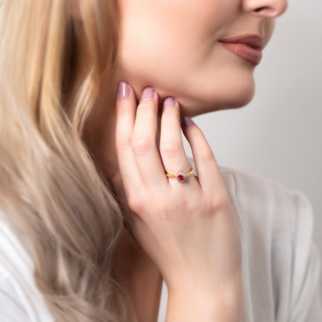 Pierścionek zaręczynowy SAVICKI: dwukolorowe złoto, rubin