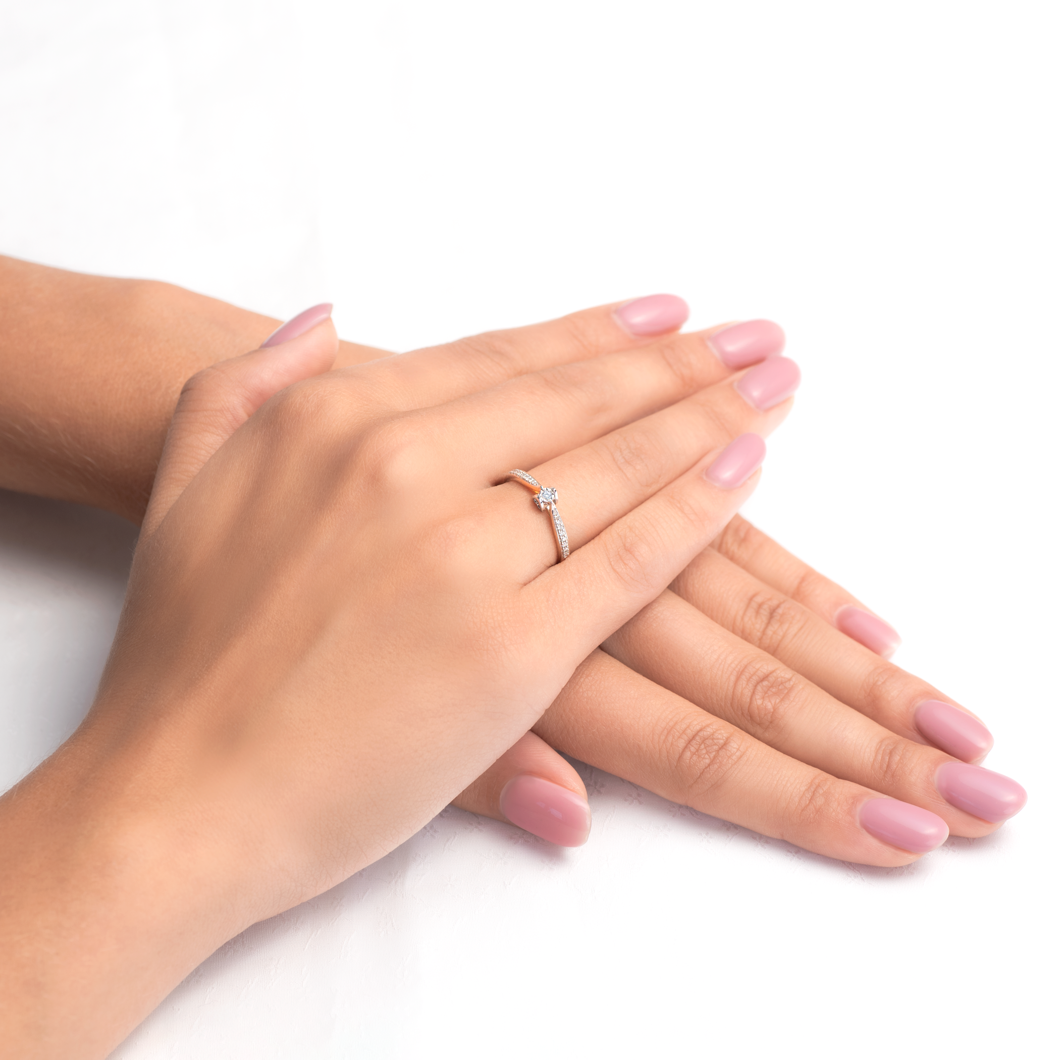 Pierścionek zaręczynowy SAVICKI: dwukolorowe złoto, diamenty