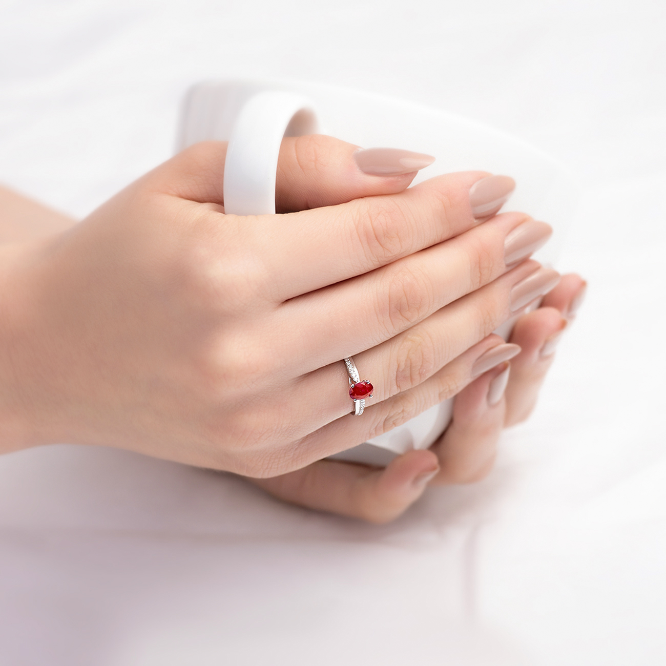 Verlobungsring Savicki: Weißgold, Rubin, Diamanten