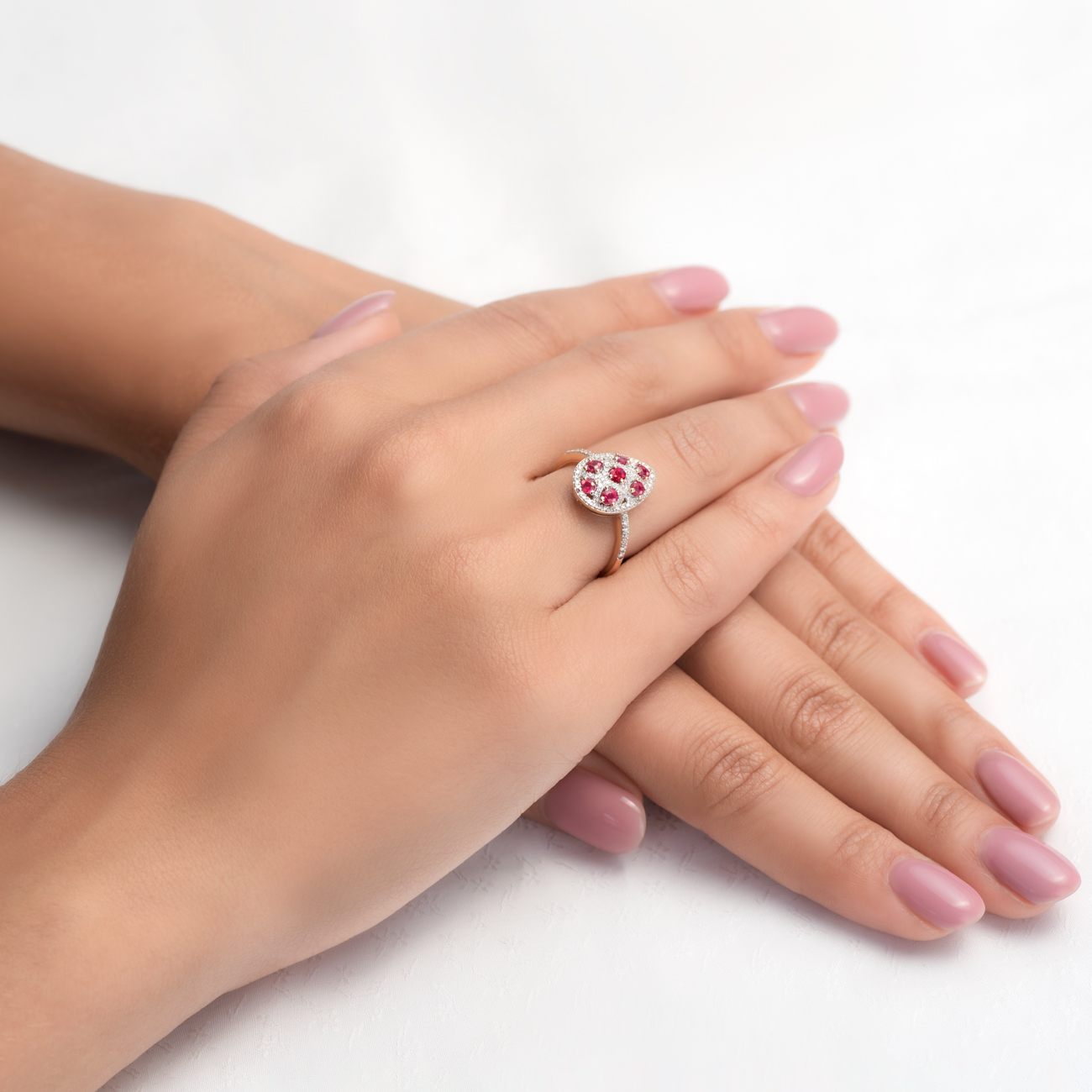 Pierścionek SAVICKI: dwukolorowe złoto, rubiny, diamenty