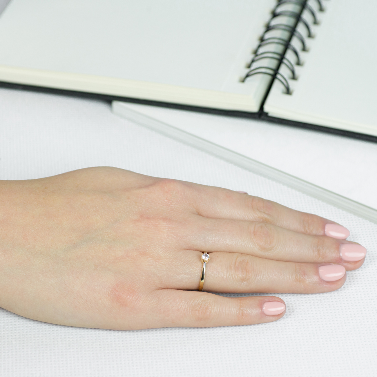 Pierścionek zaręczynowy SAVICKI: złoty, diament