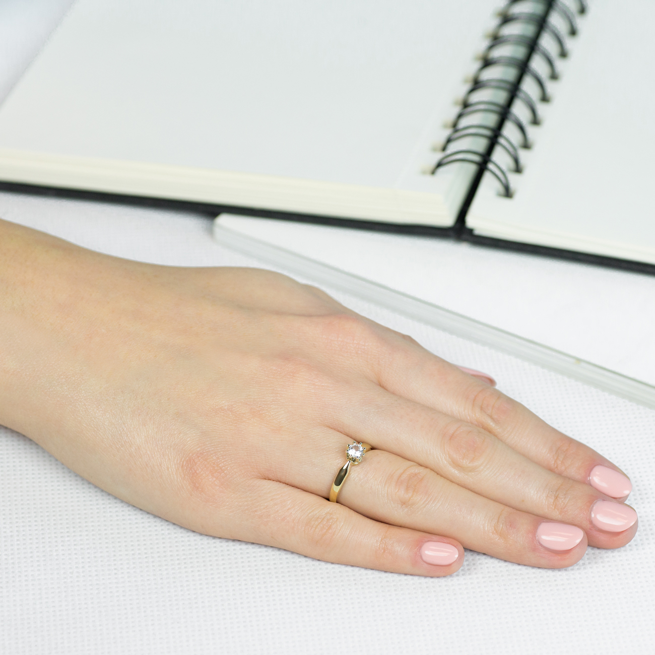 Pierścionek zaręczynowy SAVICKI: złoty, biały szafir - 5