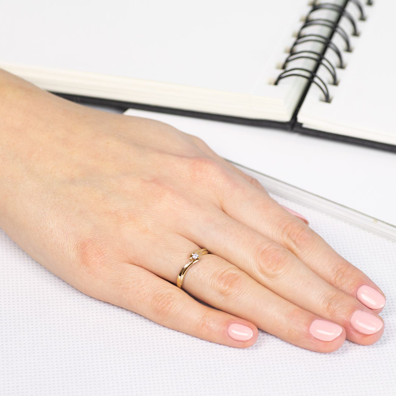 Pierścionek zaręczynowy SAVICKI: złoty, diament